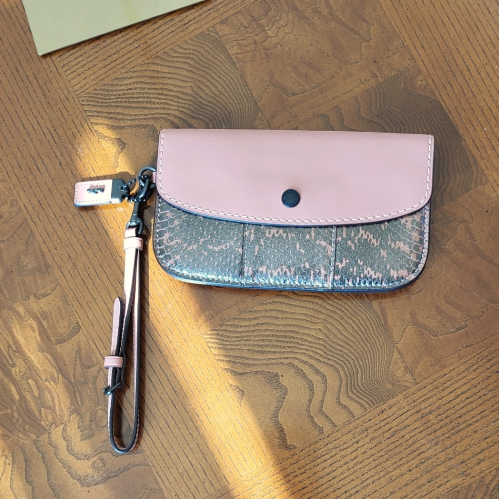 EUC Coach 1941 Wristlet with snakeskin detail in Melon